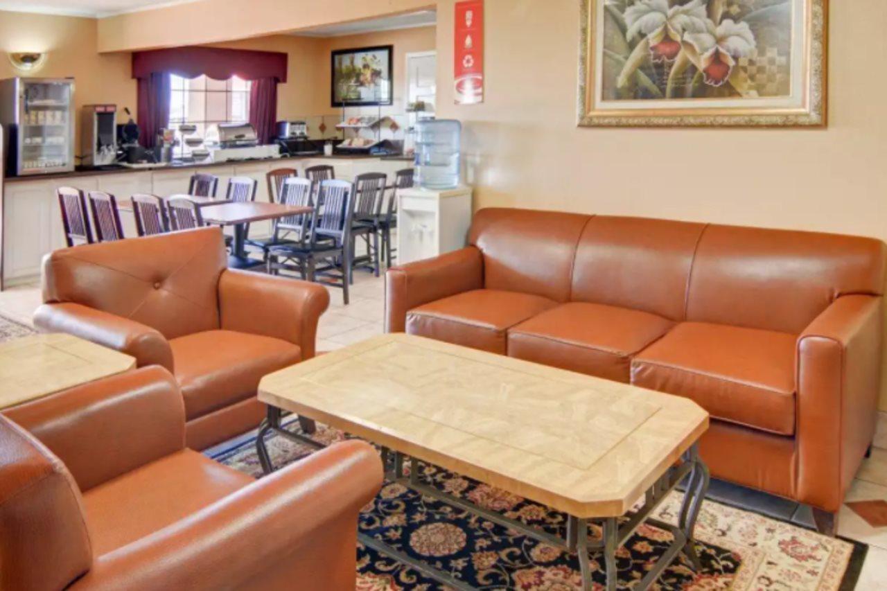 Hotel Super 8 By Wyndham Decatur Texas Zewnętrze zdjęcie