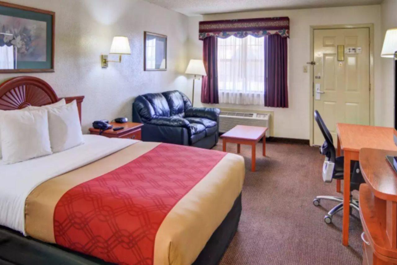 Hotel Super 8 By Wyndham Decatur Texas Zewnętrze zdjęcie