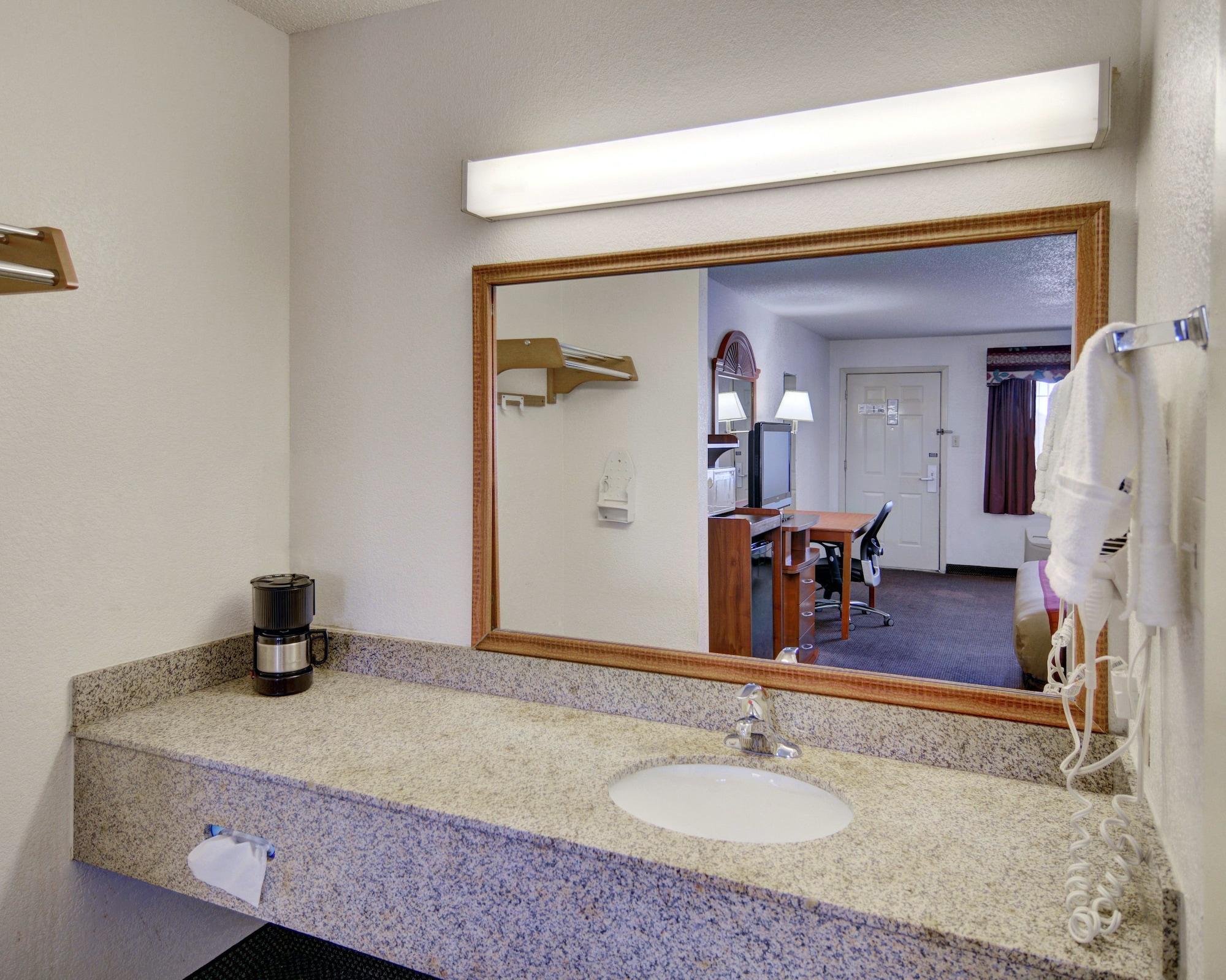 Hotel Super 8 By Wyndham Decatur Texas Zewnętrze zdjęcie