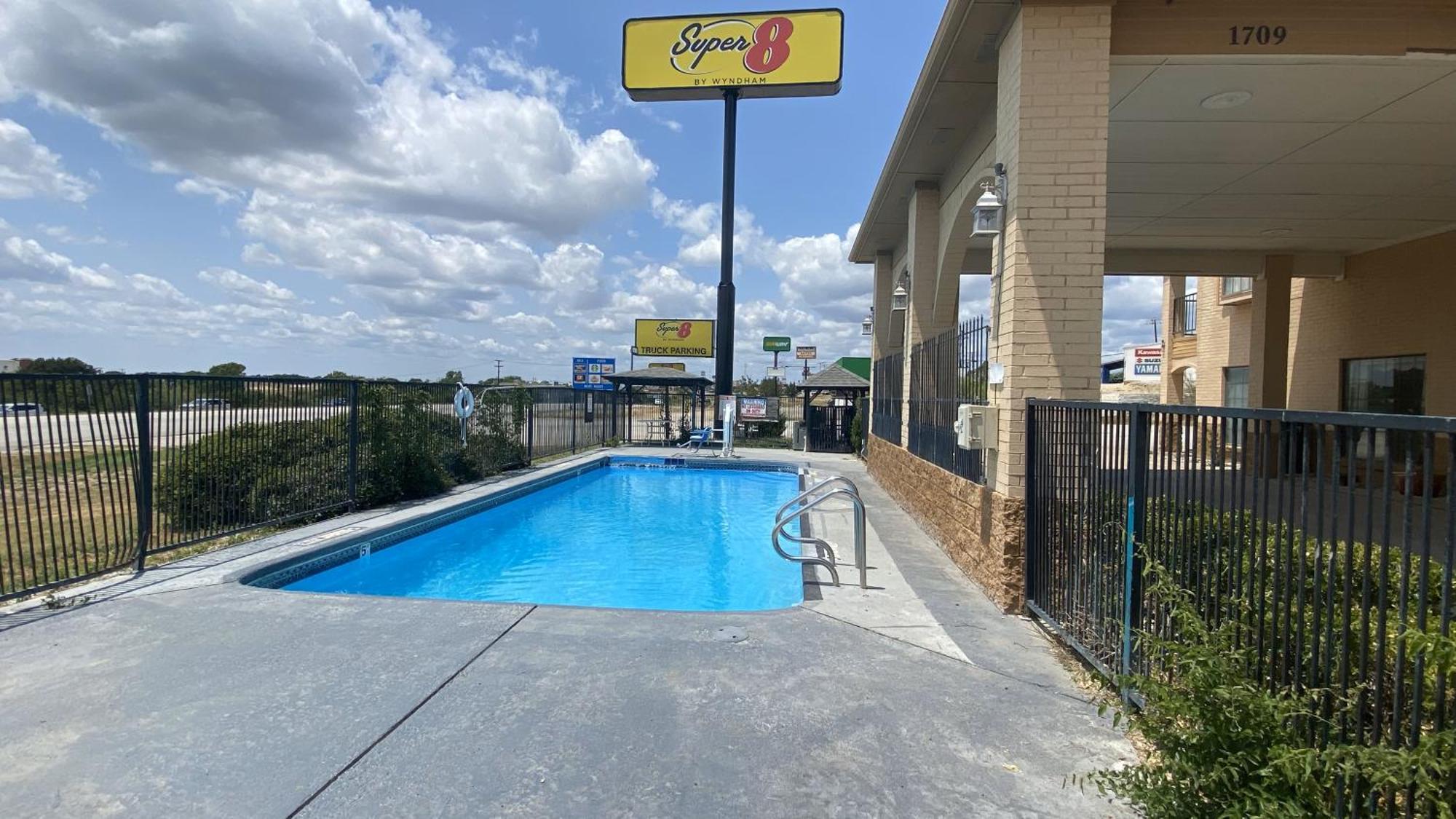 Hotel Super 8 By Wyndham Decatur Texas Zewnętrze zdjęcie