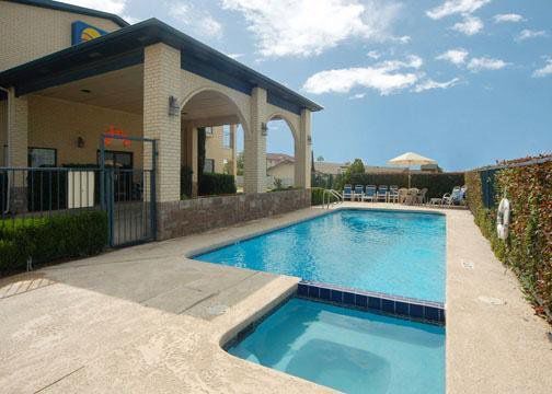 Hotel Super 8 By Wyndham Decatur Texas Udogodnienia zdjęcie